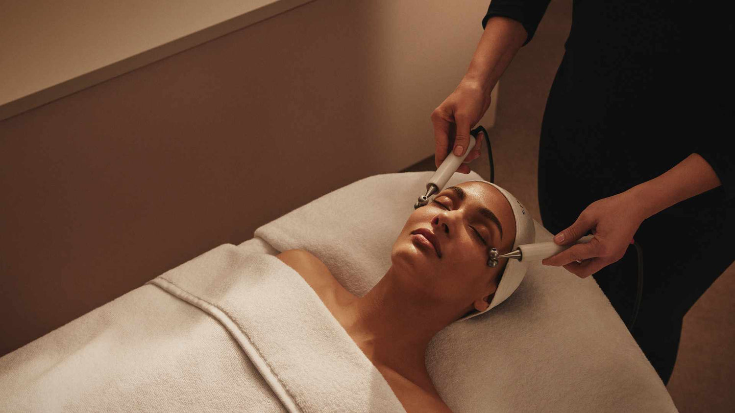 ELEMIS BIOTEC Facial Model
