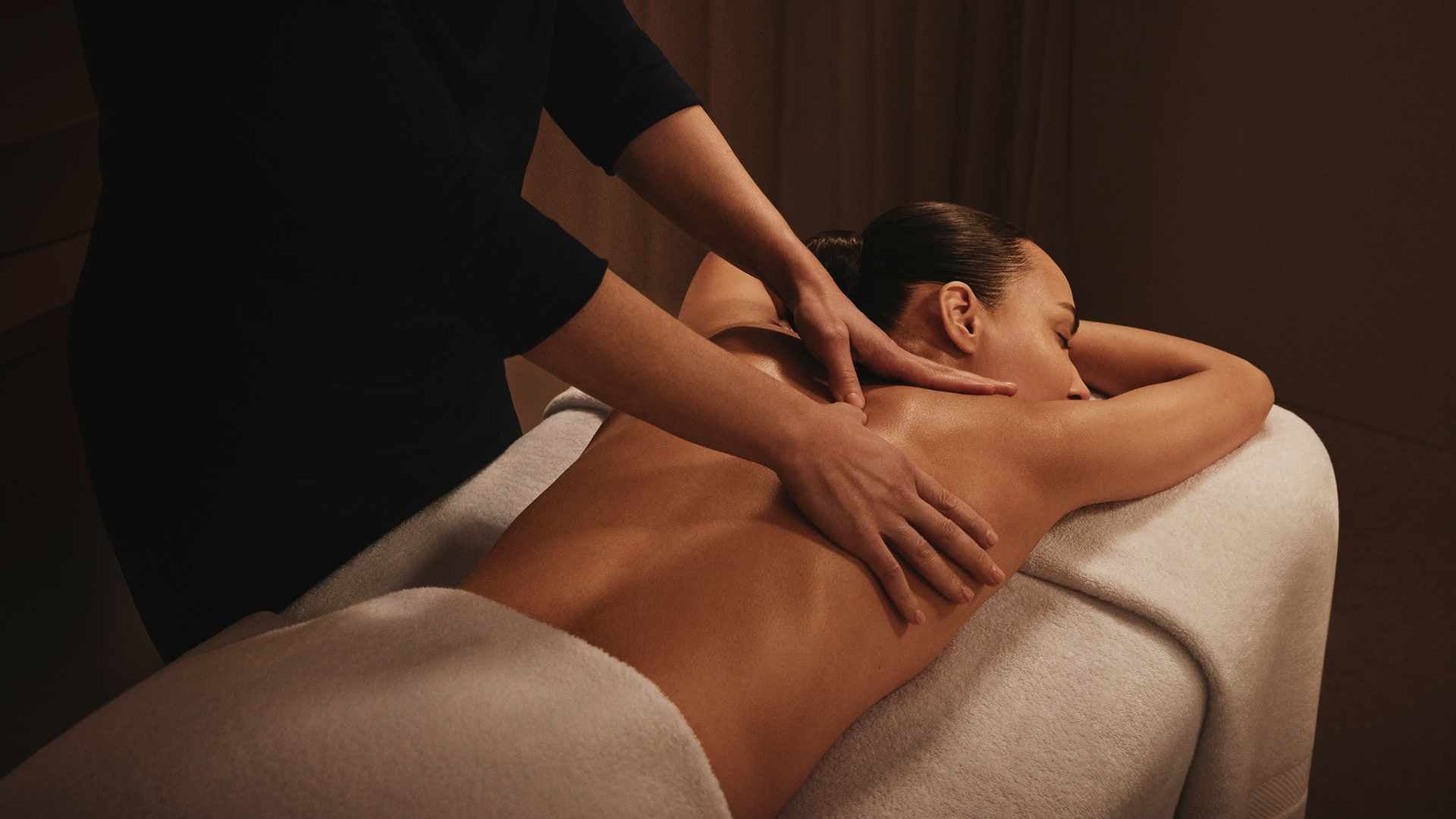 ELEMIS Back Massage