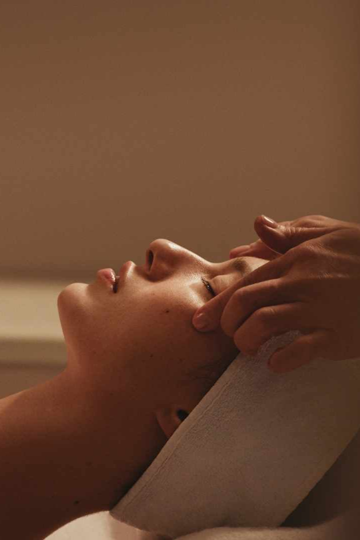 ELEMIS Hands On Facial Portrait